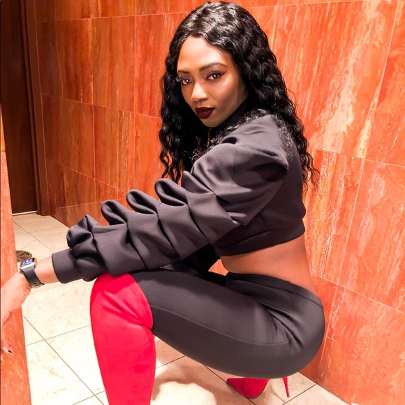 Meet your Posher, Saran - Picture 1 of 1